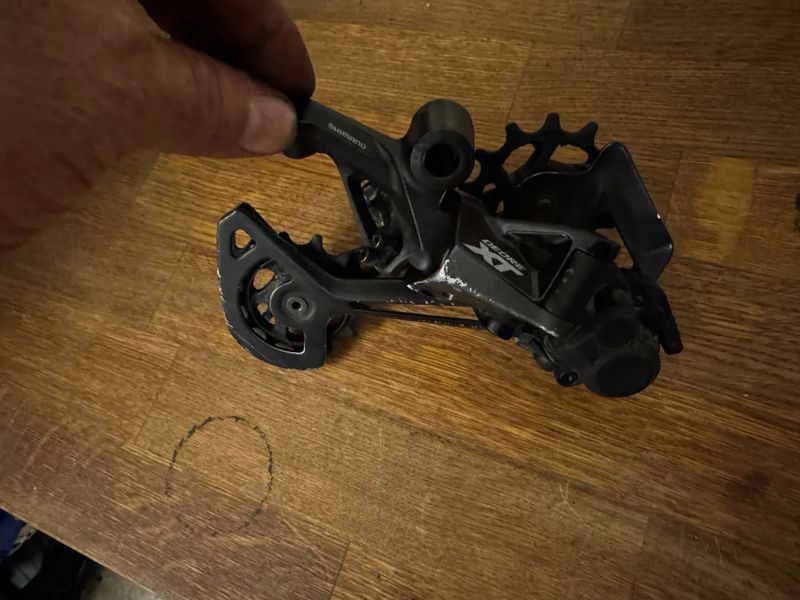 Přehazovačka a řazení Shimano XT 8100