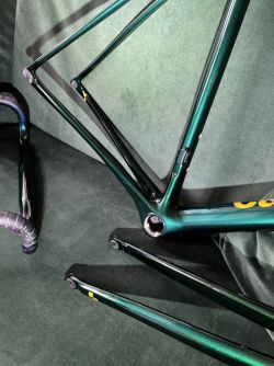 Custom silniční kolo Cannondale SuperSix Hi-Mod váha 5,99 kg SLEVA