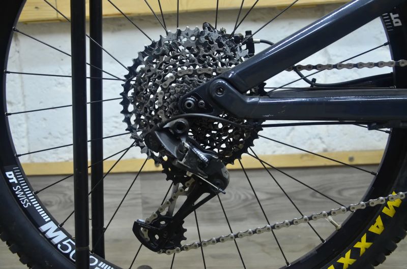 Canyon Spectral CF 7 vel. M + náhradní díly 