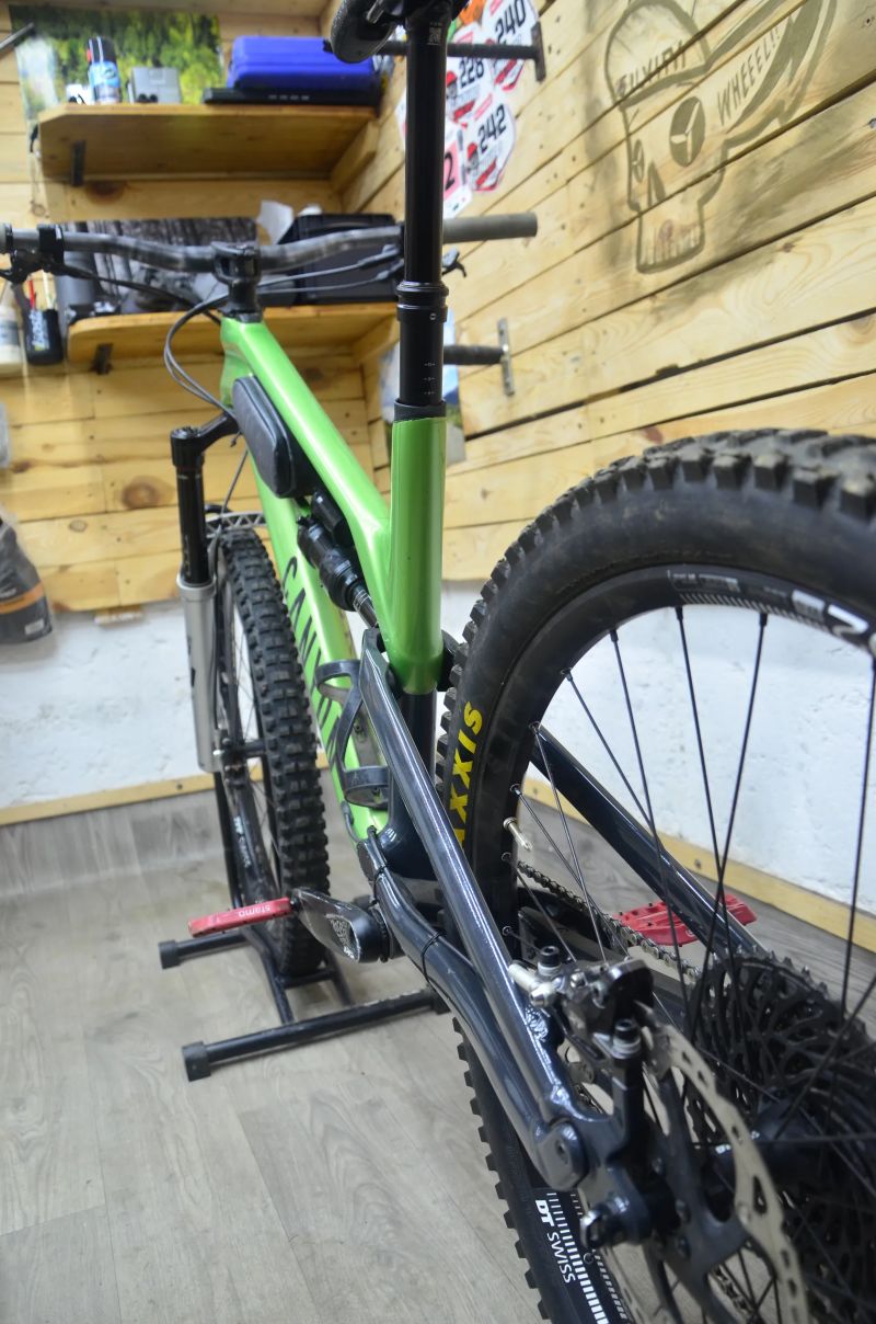 Canyon Spectral CF 7 vel. M + náhradní díly 