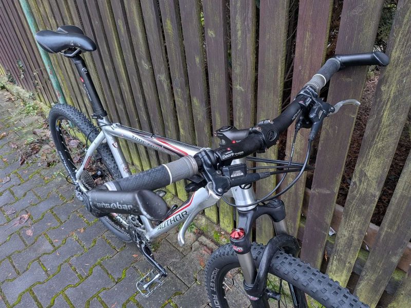 Author Traction 29 21"