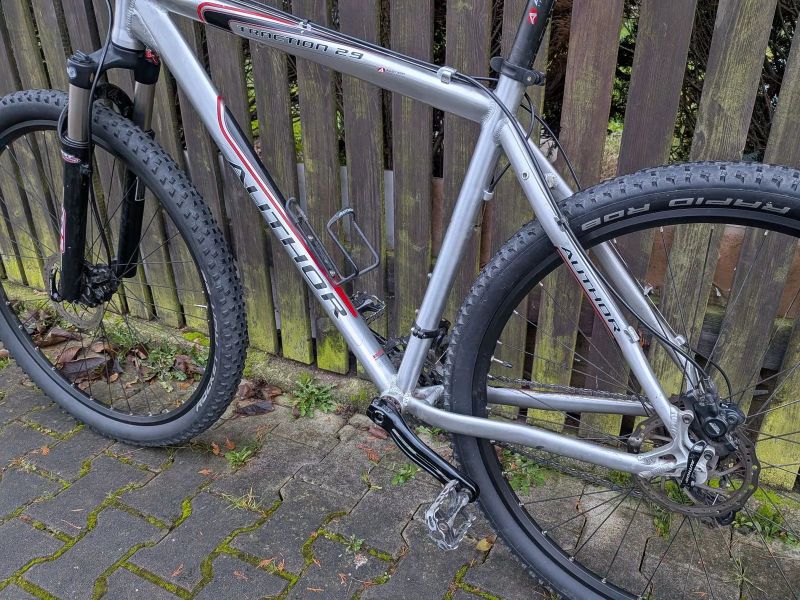 Author Traction 29 21"