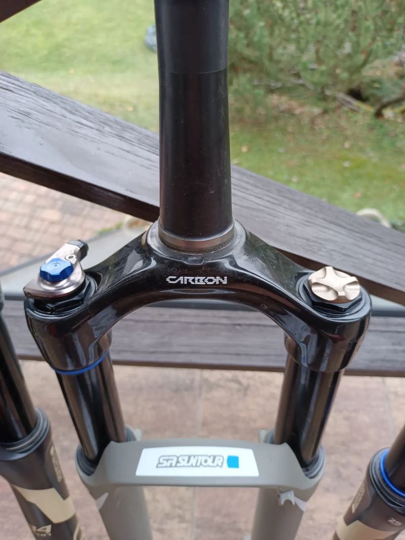 Vidlice SR Suntour Axon Werx 