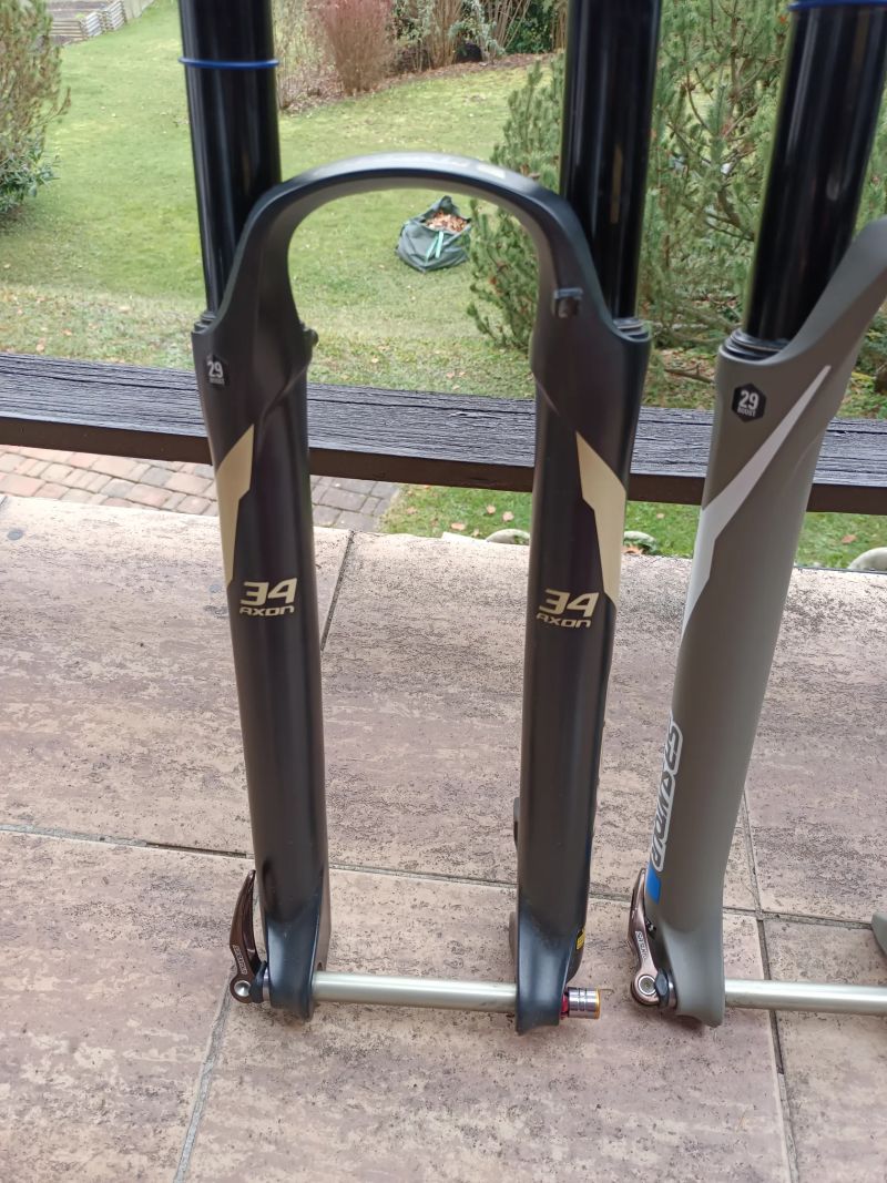 Vidlice SR Suntour Axon Werx 