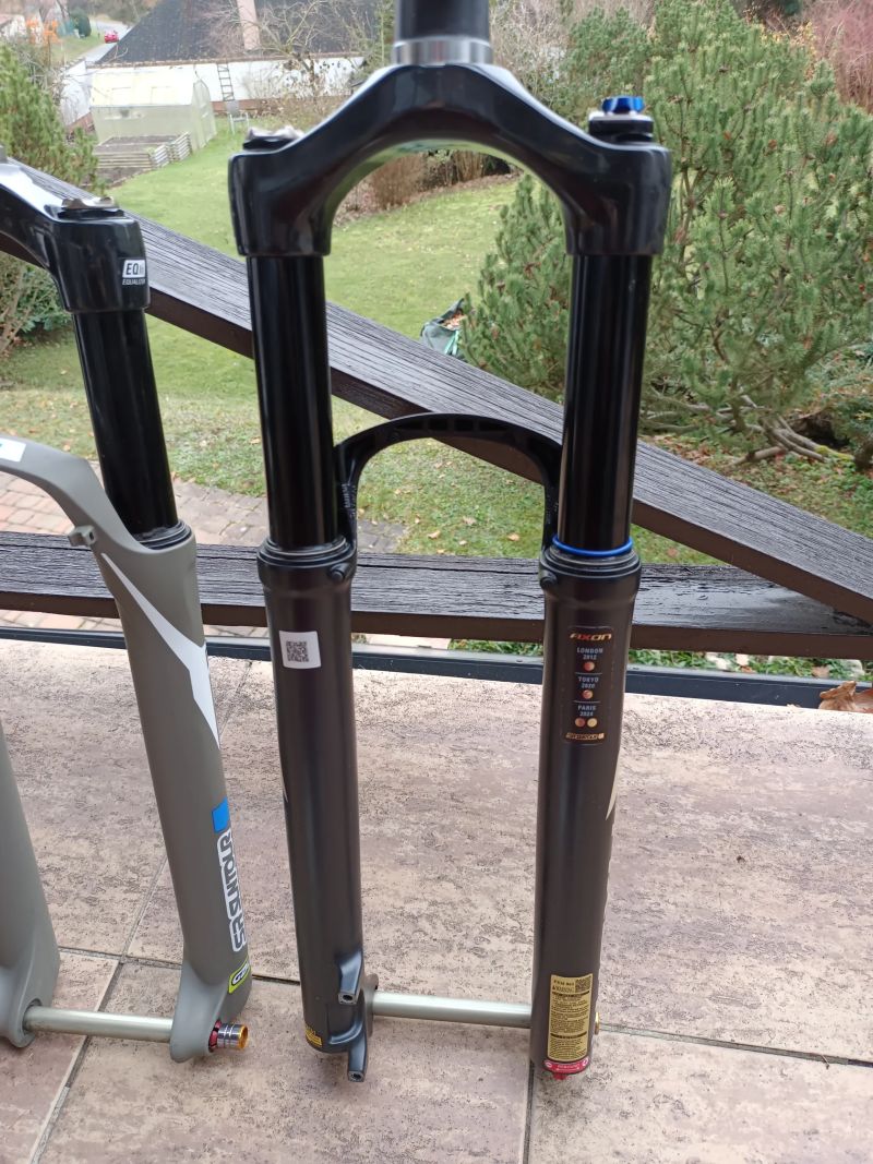 Vidlice SR Suntour Axon Werx 