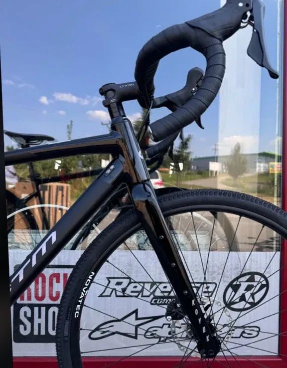 🔥🔥 SLEVA 17.000 -36% 🔥🔥 CTM KOYUK 3.0 SPE matt black / glossy black - 56,58 cm