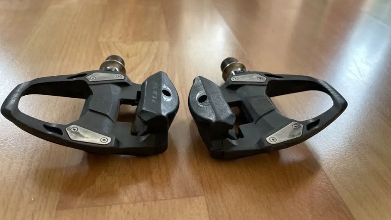 Silniční karbonové pedály Shimano 105 PD-R7000