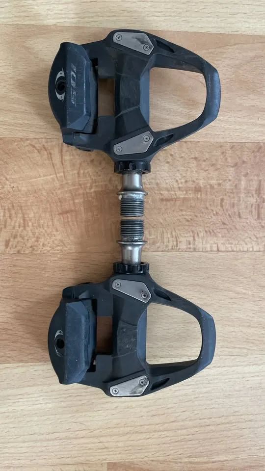 Silniční karbonové pedály Shimano 105 PD-R7000