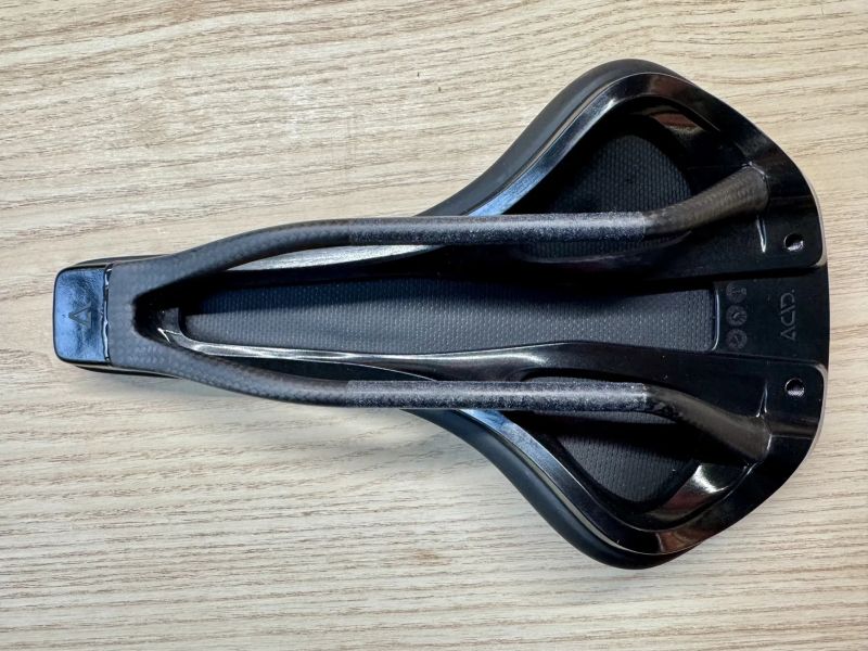 Sedlo ACID NUANCE SLT ROAD Carbon - 163g