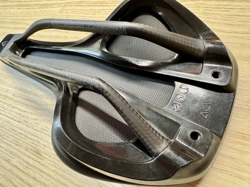 Sedlo ACID NUANCE SLT ROAD Carbon - 163g