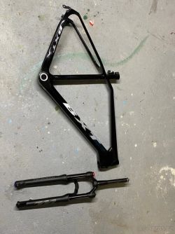 Karbonový rám BXT (mtb XC hardtail), Manitou Machette 27,5