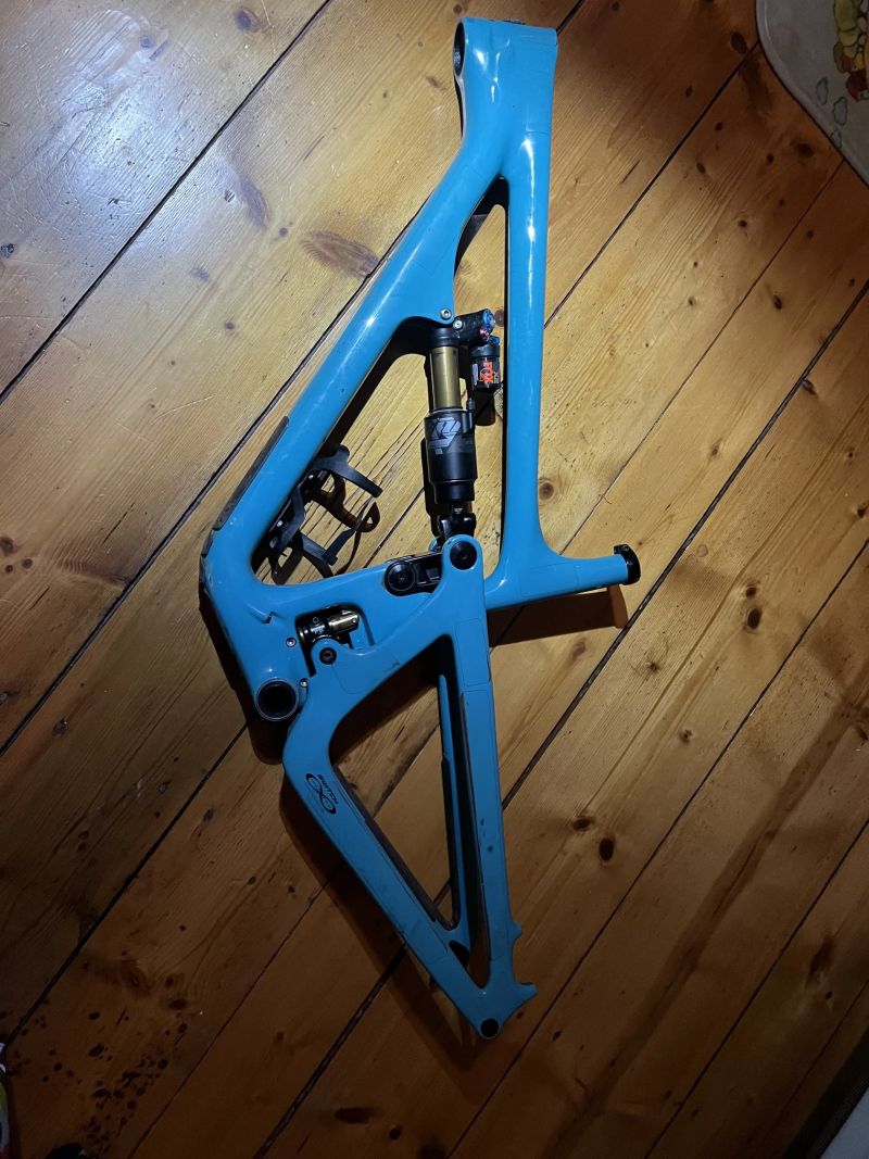 Yeti SB150 TurQ - nejvyšší verze karbonu od Yeti, velikost L