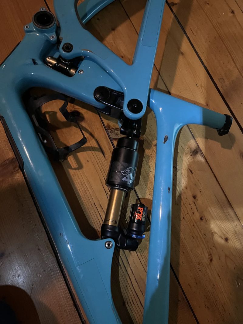 Yeti SB150 TurQ - nejvyšší verze karbonu od Yeti, velikost L