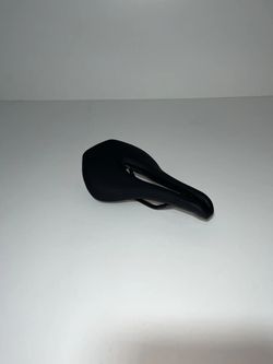 Sedlo Specialized Power Comp 143