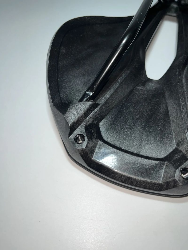 Sedlo Specialized Power Comp 143