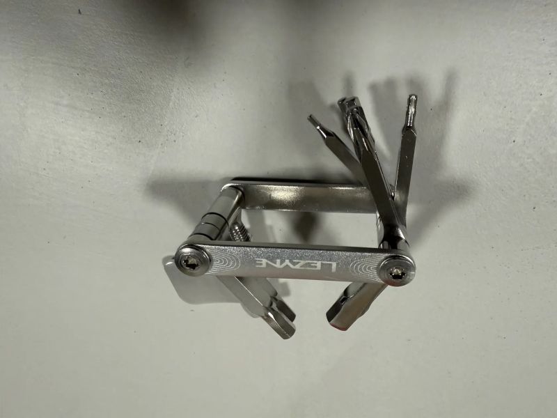 Sedlovka cannondale +multiklíč Lezyne