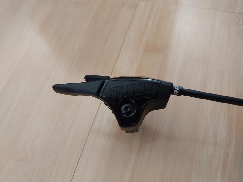 Rock Shox Recon s dálkovým ovládáním REZERVACE