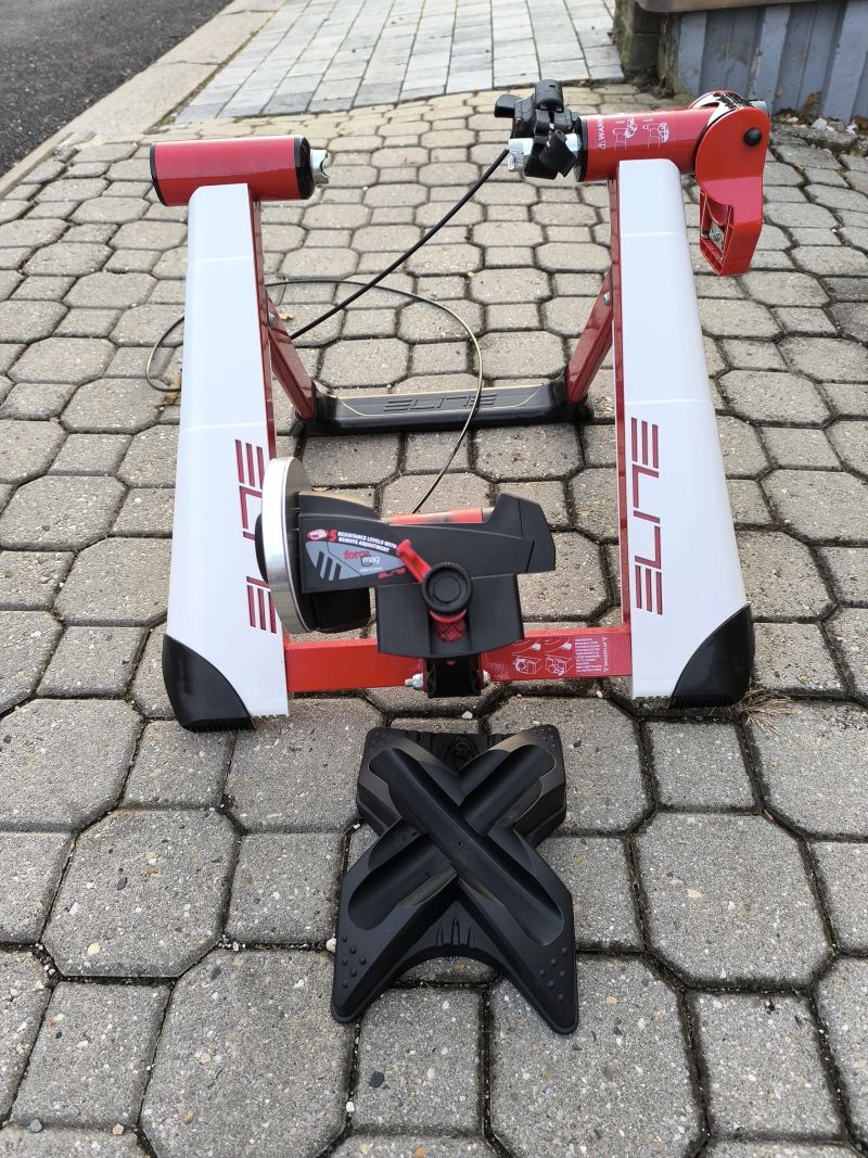 Elite cyklotrenažér 