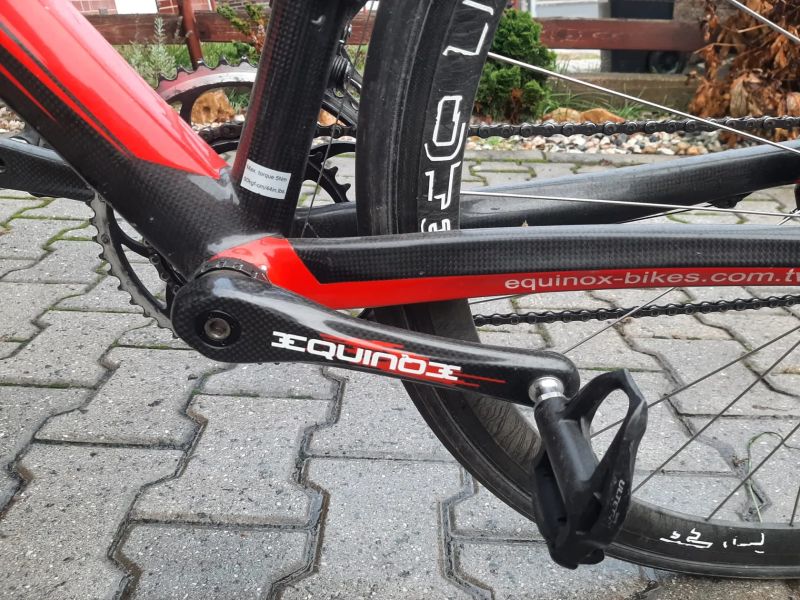 Silniční kolo Equinox
