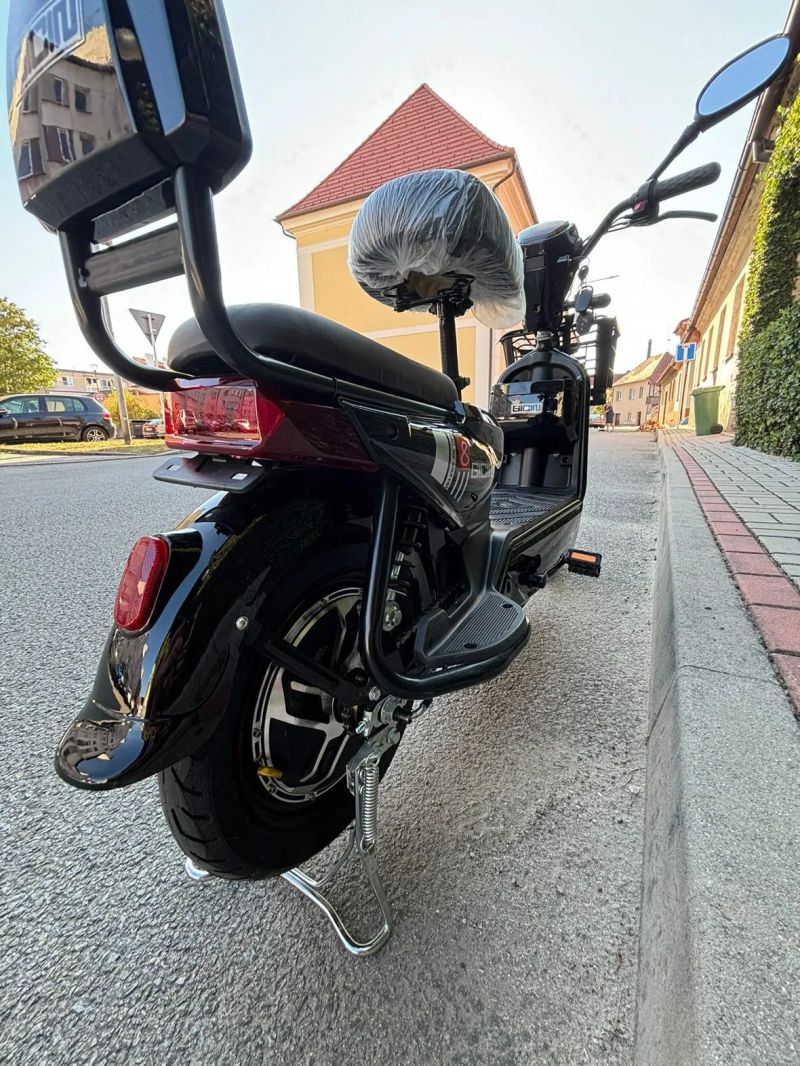 Elektrická koloběžka 350W – nová, se sedátkem, světly a alarmem, bez registrace