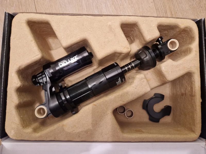 RockShox Super Deluxe Coil Ultimate 230x60 + 550 lb pružina