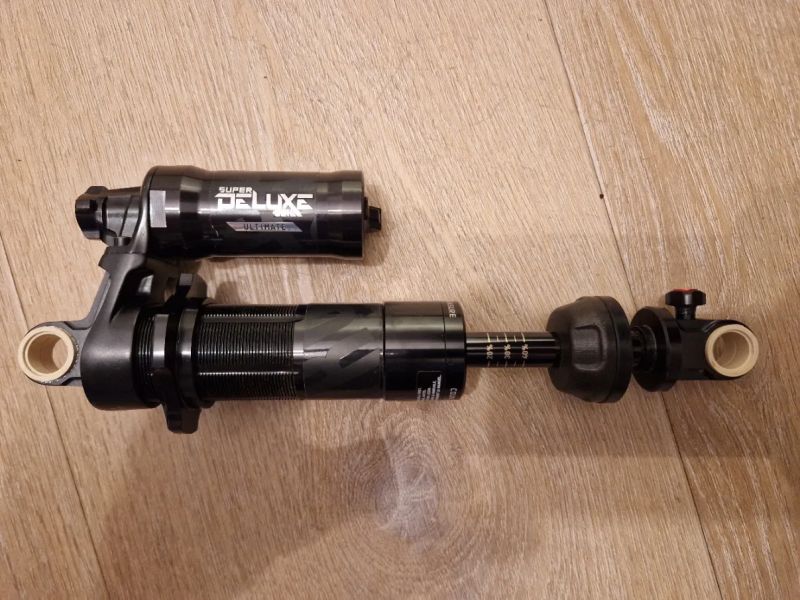 RockShox Super Deluxe Coil Ultimate 230x60 + 550 lb pružina