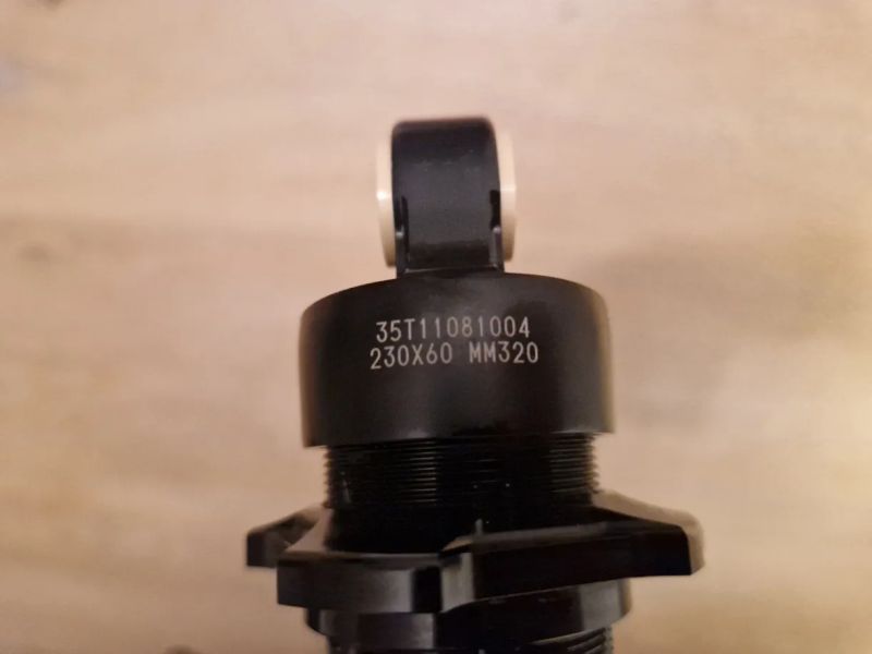 RockShox Super Deluxe Coil Ultimate 230x60 + 550 lb pružina