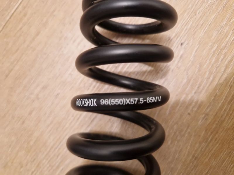 RockShox Super Deluxe Coil Ultimate 230x60 + 550 lb pružina