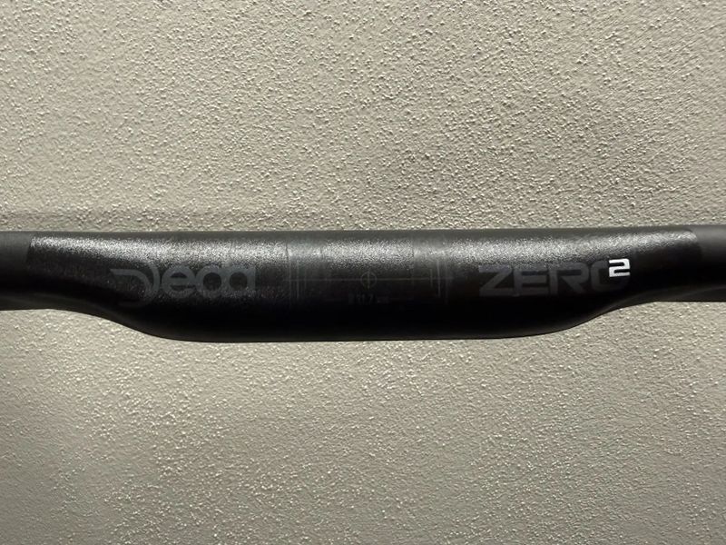 Řídítka Deda Zero 02 internal cable routing