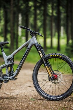 Zapletená kola HopePro5 27.5” včetně obutí a insertů