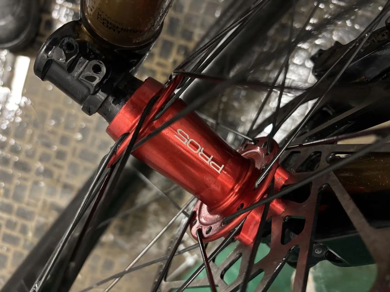 Zapletená kola HopePro5 27.5” včetně obutí a insertů