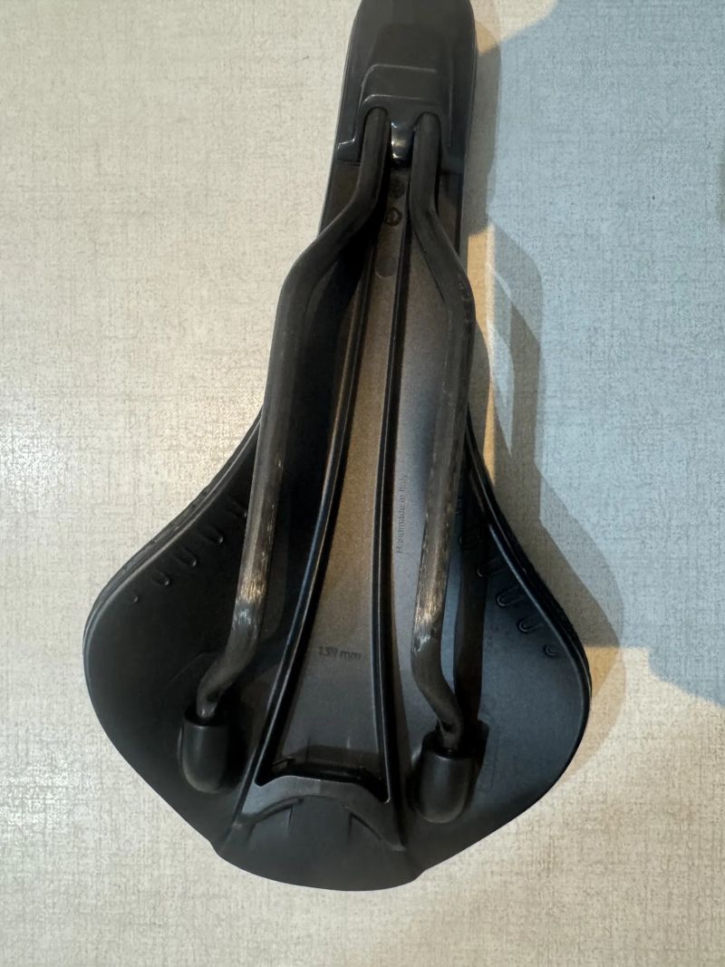 Prodám Fizik Antares Versus Evo R1 Adaptive – 139 mm 