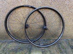 Prodám zapletená kola DT Swiss Gravel LN