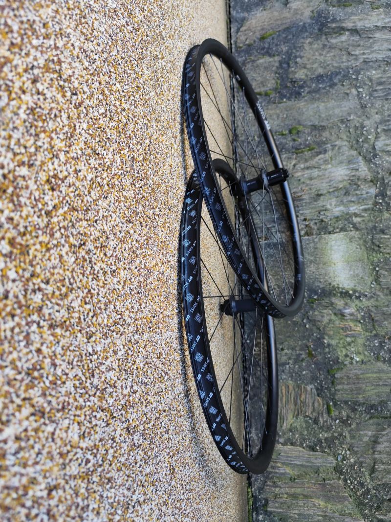 Prodám zapletená kola DT Swiss Gravel LN