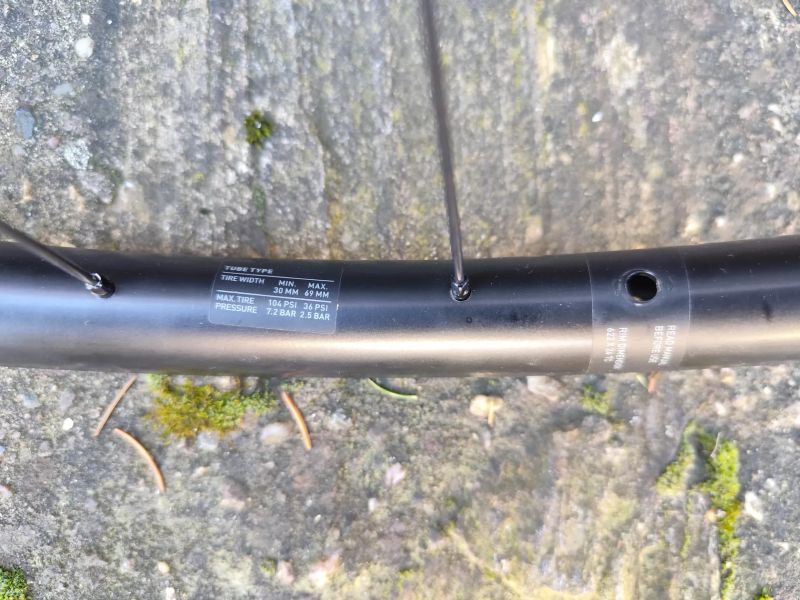 Prodám zapletená kola DT Swiss Gravel LN