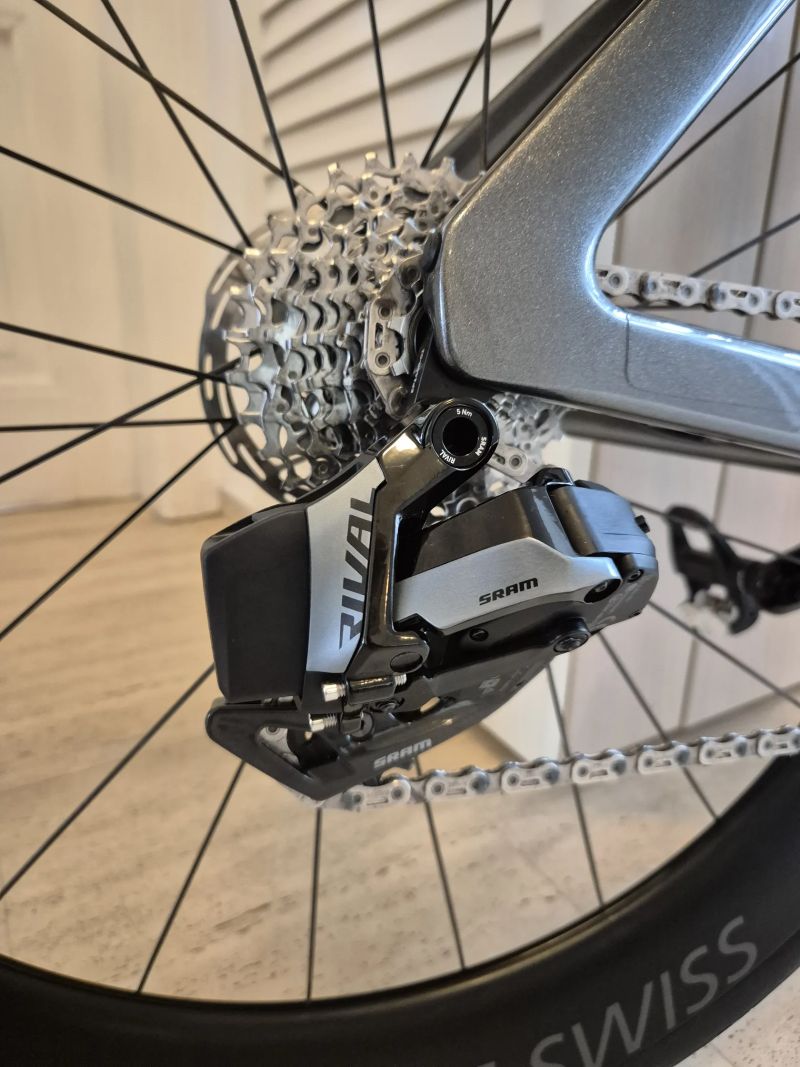 2026 Canyon Aeroad CF SLX 7 | Sram Rival AXS | Powermeter | DT Swiss ARC 1600 | stav nového kola