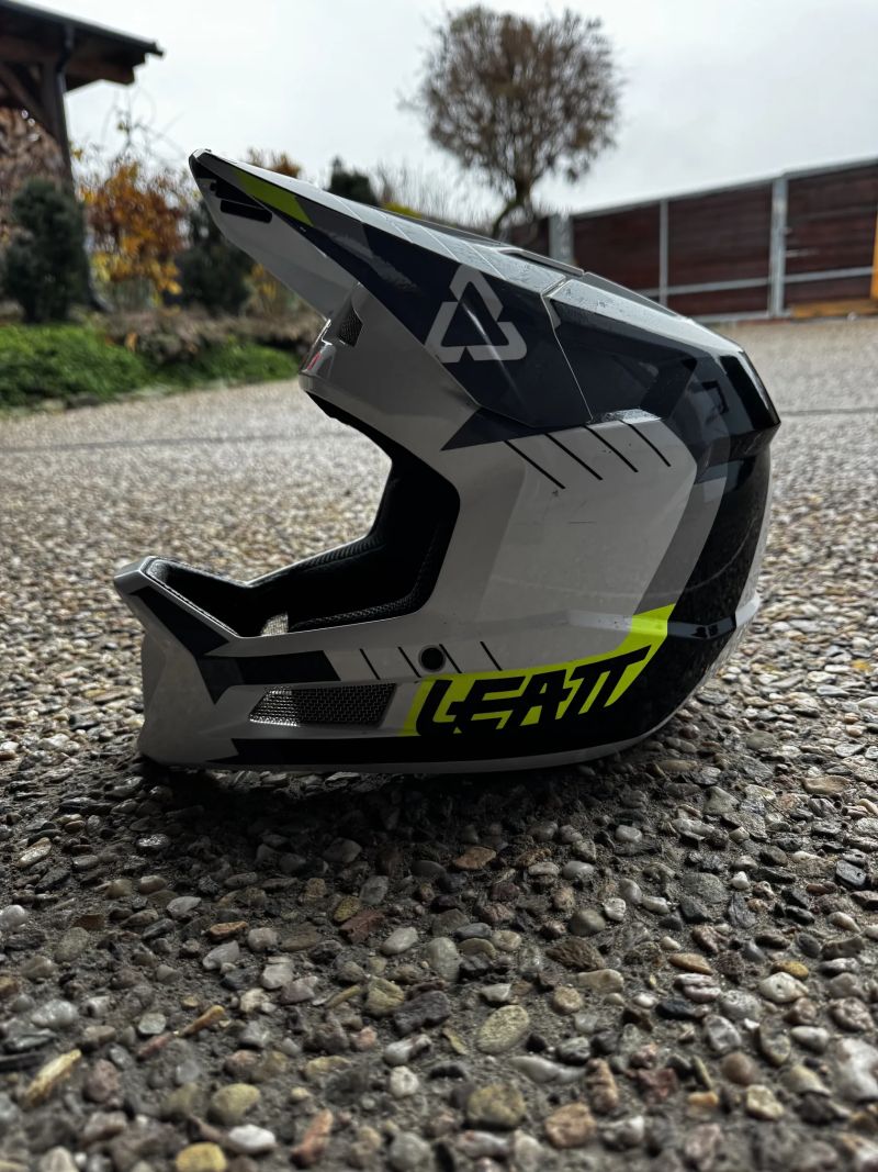 Prodám enduro helmu LEATT