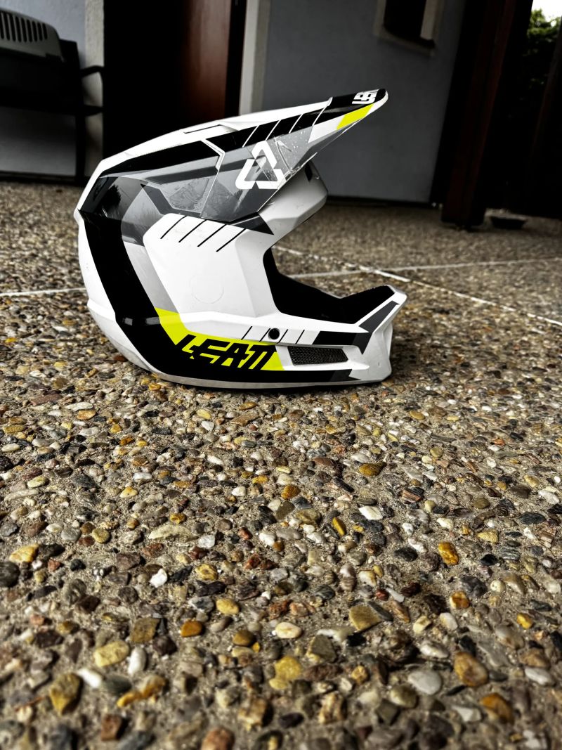 Prodám enduro helmu LEATT