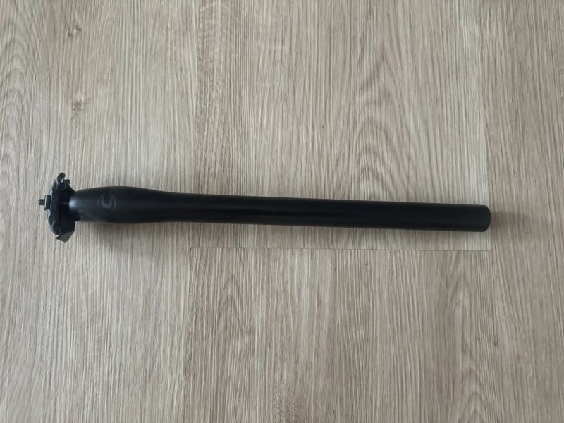 Sedlovka Cannondale Hollowgram Save Carbon CRB Head 15-offset / 27.2 mm / 400 mm.