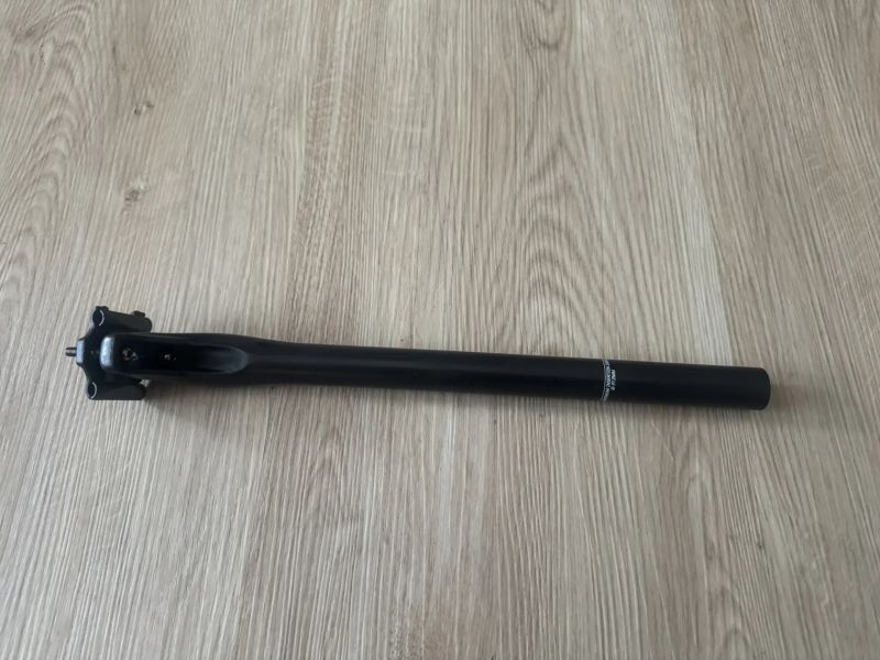 Sedlovka Cannondale Hollowgram Save Carbon CRB Head 15-offset / 27.2 mm / 400 mm.