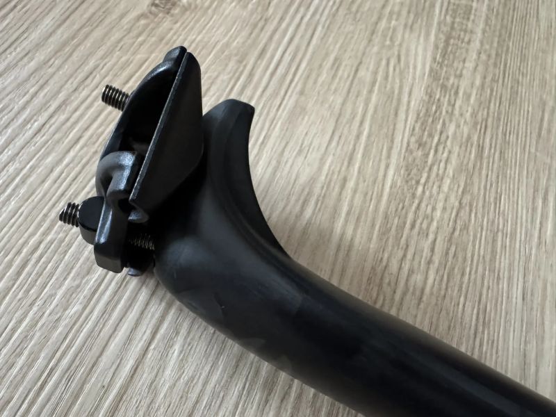 Sedlovka Cannondale Hollowgram Save Carbon CRB Head 15-offset / 27.2 mm / 400 mm.