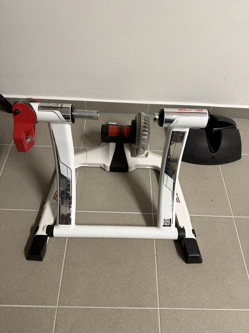 Trenažér Elite QUBO FLUID + Misuro B bluetooth/ANT + podložka pod přední kolo