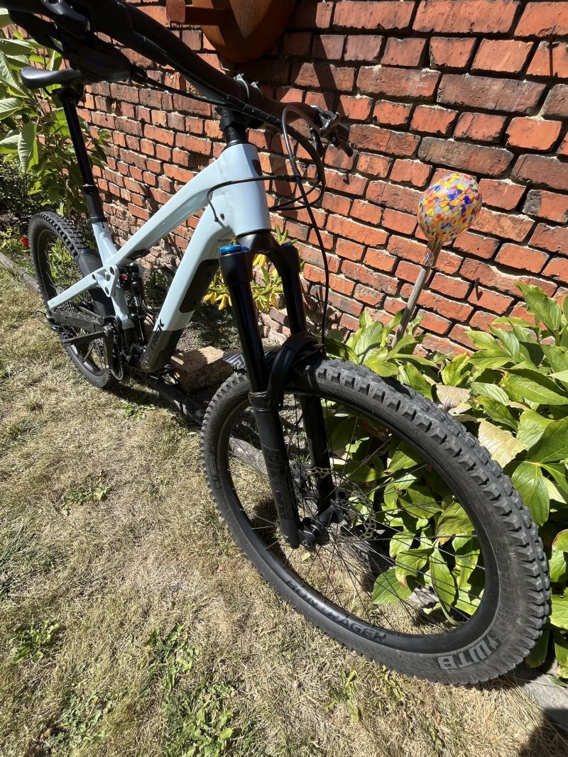 Trek Slash 8 gen 6 v L