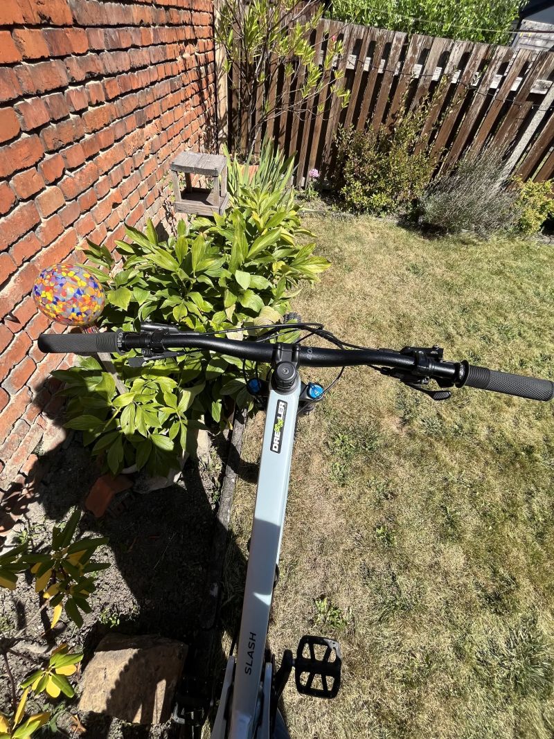 Trek Slash 8 gen 6 v L