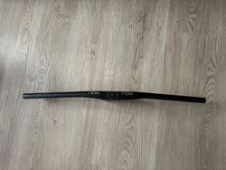 Karbonová řídítka NOW8 UD Carbon Flat 31.8 MTB / 710 mm / 9.st.