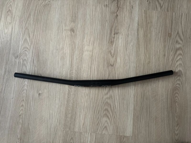 Karbonová řídítka NOW8 UD Carbon Flat 31.8 MTB / 710 mm / 9.st.