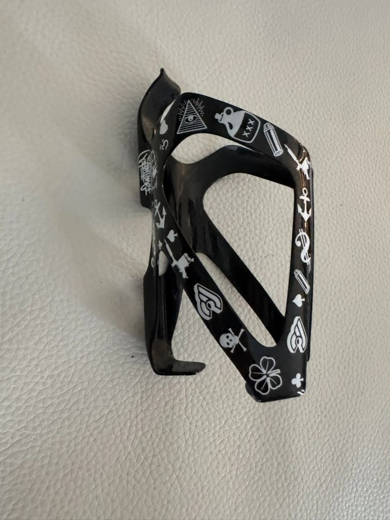 Kultovní košík Cinelli Mike Giant Carbon Bottle Cage