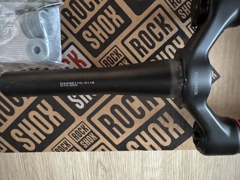 Nová vidlice Rock Shox SID 3P - 120 mm zdvih, nohy 35 mm.
