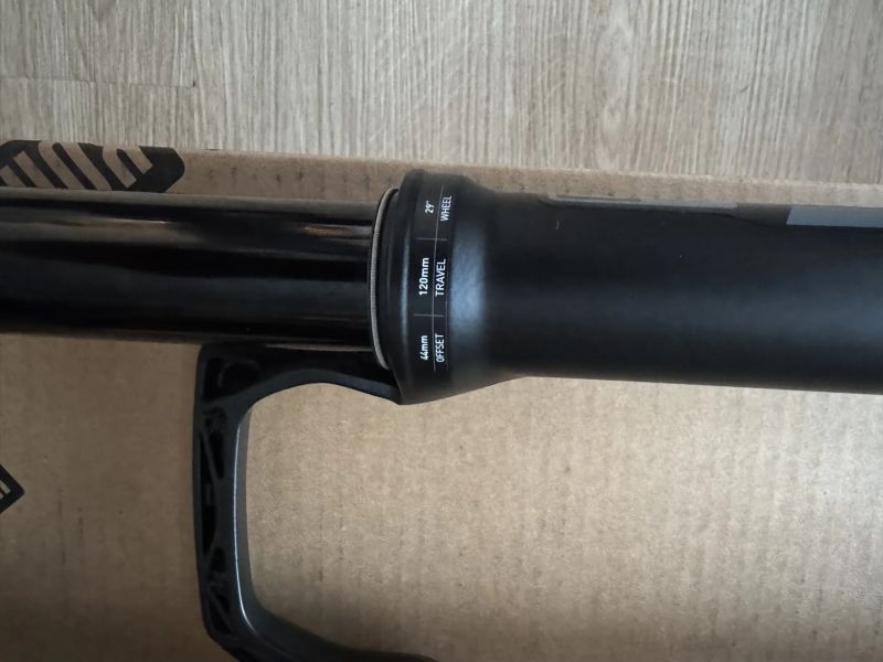 Nová vidlice Rock Shox SID 3P - 120 mm zdvih, nohy 35 mm.