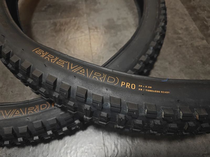 Set Pláštů 29x2,5 + 27,5x2,5 Bontrager Brevard Pro XR